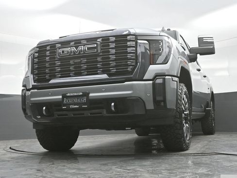 Used 2024 GMC Sierra 2500 Denali Ultimate w/ Max Trailering Package AWD/4WD image 17
