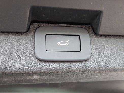 Used 2024 Land Rover Discovery S AWD/4WD image 32