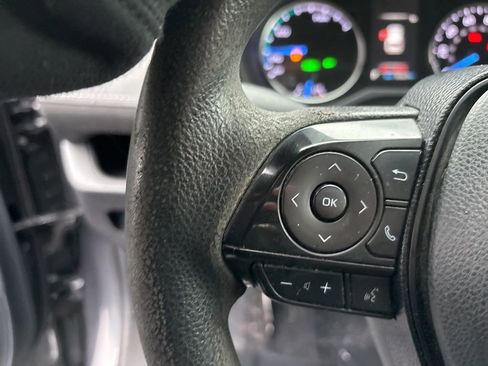 Used 2020 Toyota RAV4 LE image 31