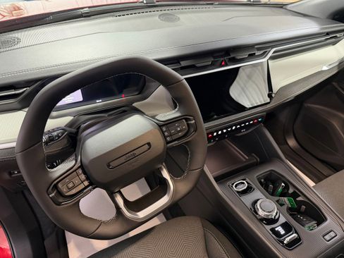 New 2026 Jeep Cherokee Laredo image 9