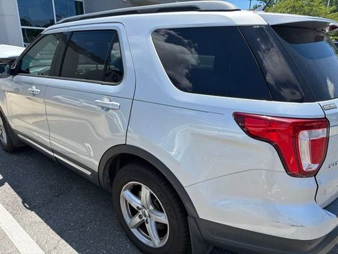 Used 2019 Ford Explorer XLT w/ Equipment Group 202A FWD image 5