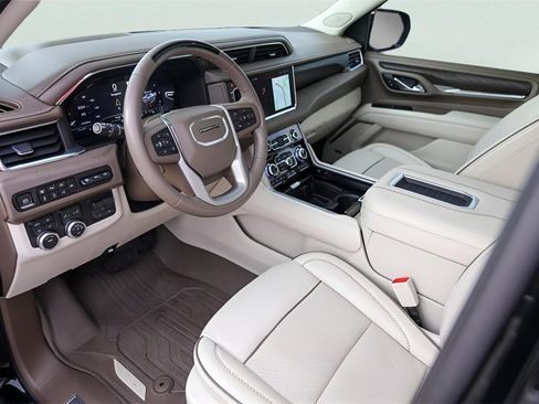 Used 2023 GMC Yukon Denali w/ Advanced Technology Package image 13
