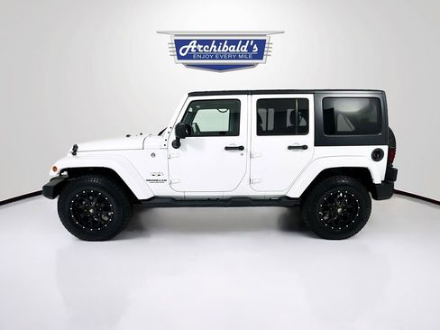Used 2017 Jeep Wrangler Unlimited Sahara w/ Connectivity Group AWD/4WD image 5