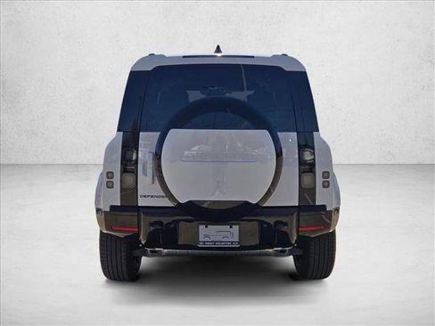 New 2026 Land Rover Defender 110 X-Dynamic SE image 8