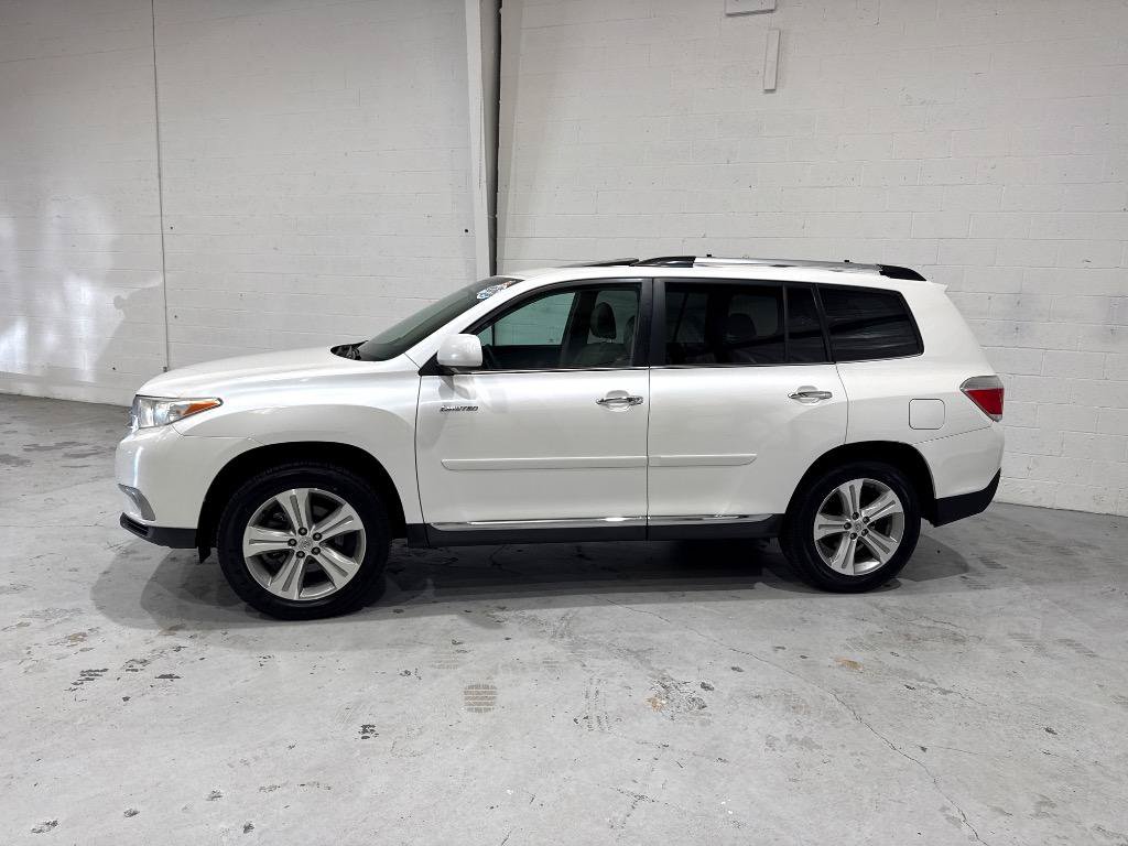 Used 2013 Toyota Highlander Limited AWD/4WD image 19