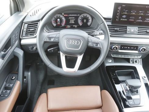 Used 2025 Audi Q5 2.0T Premium w/ Convenience Plus Package image 19