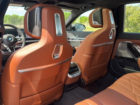 New 2026 BMW 740i w/ Premium Package RWD image 15