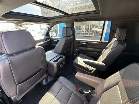 Used 2025 Chevrolet Suburban High Country image 22