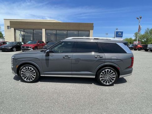 Used 2026 Hyundai Palisade Calligraphy FWD image 2