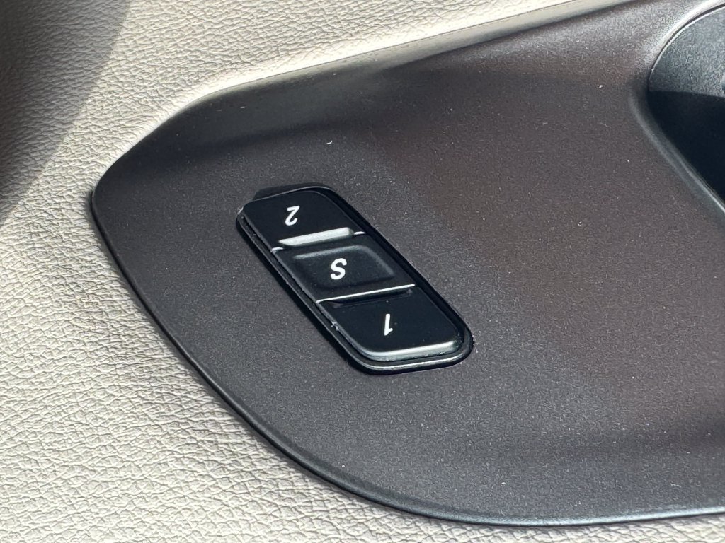 Used 2024 Chrysler Pacifica Touring-L FWD image 29