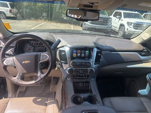 Used 2019 Chevrolet Tahoe LT w/ LT Signature Package AWD/4WD image 14
