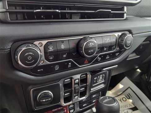 Used 2024 Jeep Gladiator Rubicon w/ Technology Group image 21