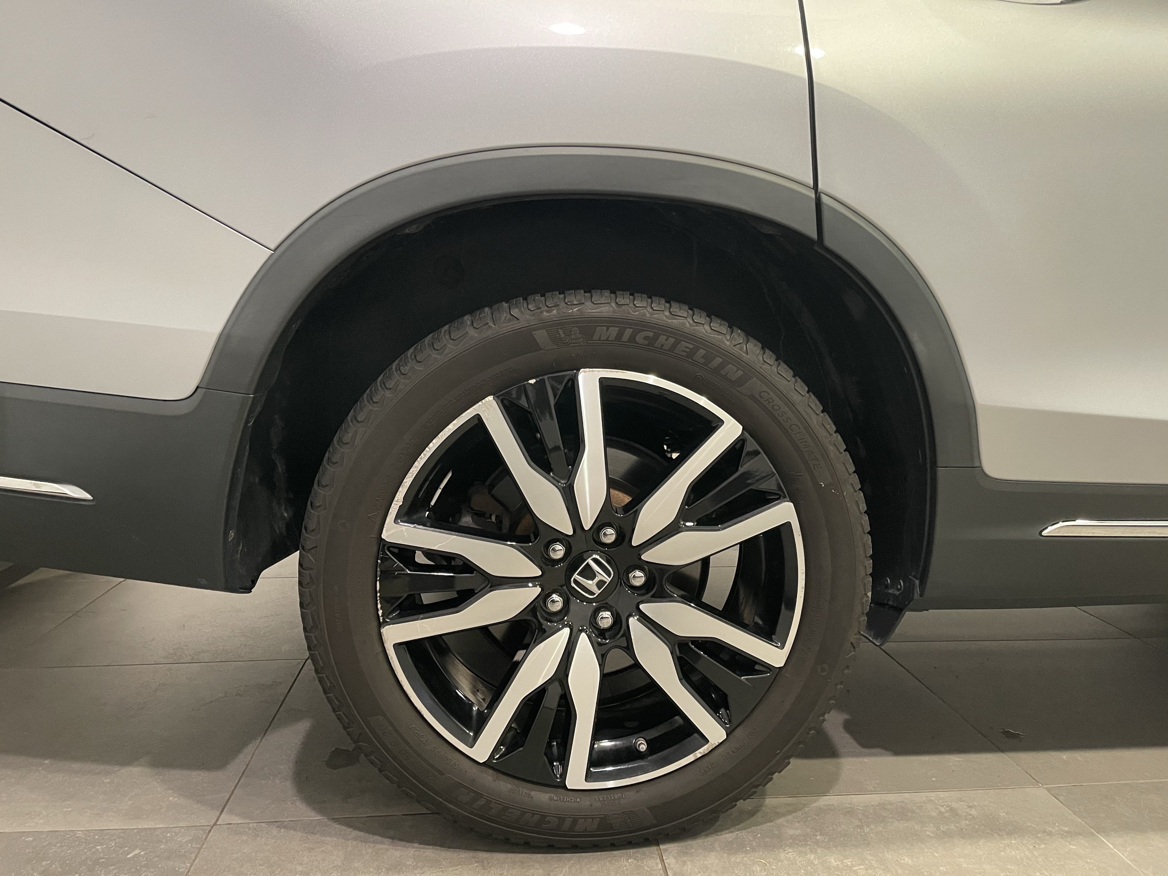 Used 2019 Honda Pilot Elite image 9