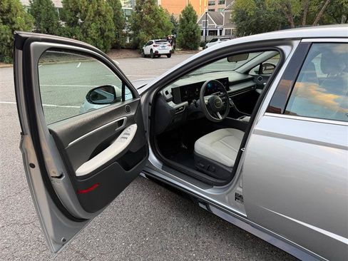 Used 2025 Hyundai Sonata SEL FWD image 26