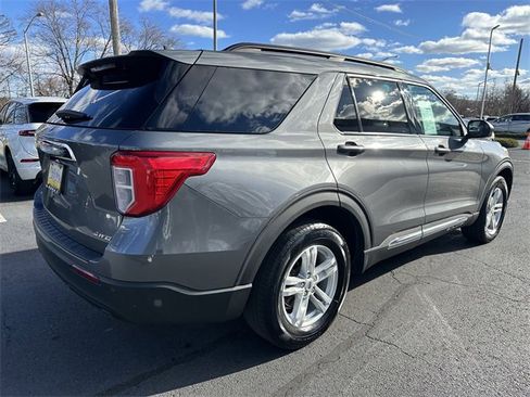 Certified 2022 Ford Explorer XLT image 5