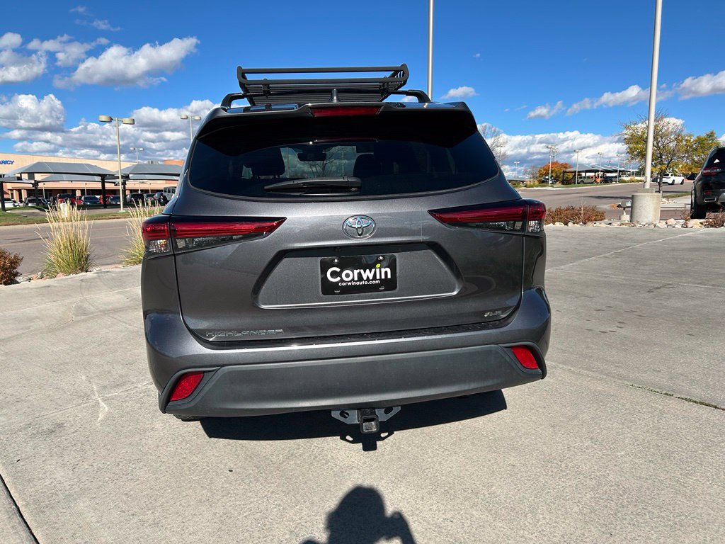 Used 2022 Toyota Highlander XLE FWD image 7