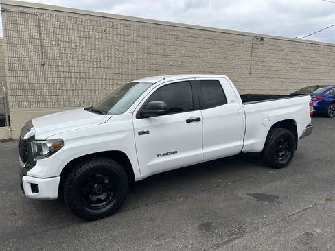 Used 2019 Toyota Tundra SR5 w/ SR5 Upgrade Package AWD/4WD image 8