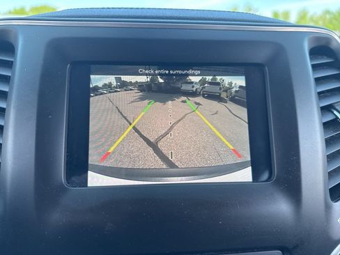 Used 2020 Jeep Cherokee Latitude Plus AWD/4WD image 23