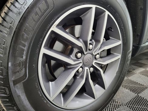 Used 2019 Jeep Grand Cherokee Limited image 31