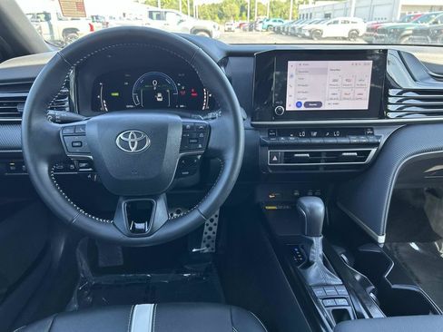 Used 2025 Toyota Camry SE w/ Convenience Package FWD image 17