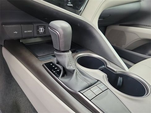 Used 2024 Toyota Camry SE image 21