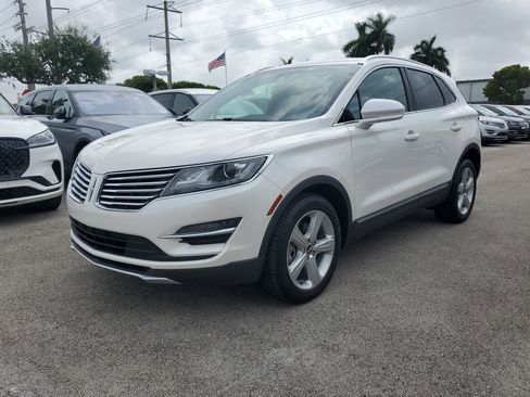 Used 2018 Lincoln MKC Premiere image 3