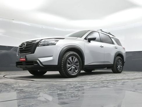 Used 2024 Nissan Pathfinder SV w/ Black Appearance Package image 50