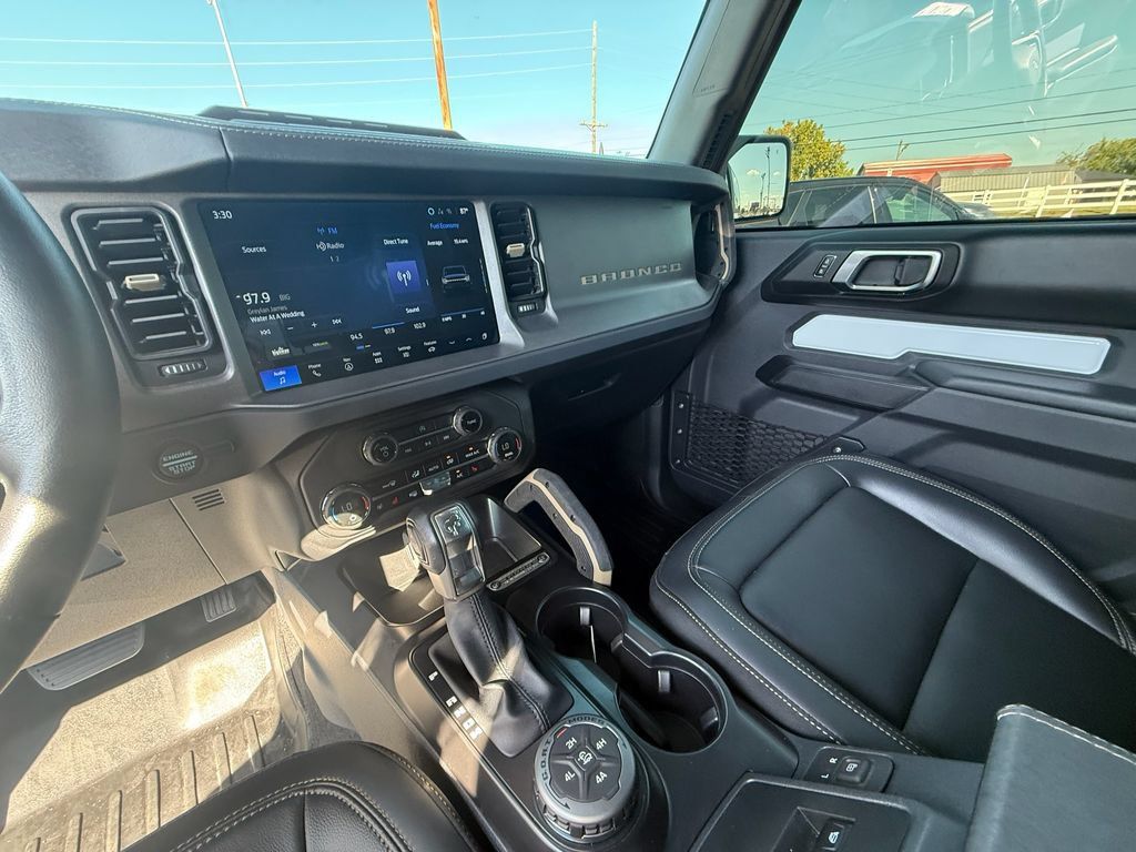 Used 2025 Ford Bronco Badlands AWD/4WD image 15