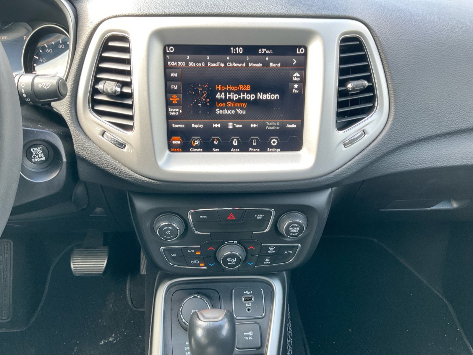 Used 2021 Jeep Compass Latitude w/ Sun and Sound Group AWD/4WD image 12