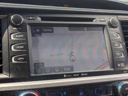 Used 2018 Toyota Highlander XLE image 12