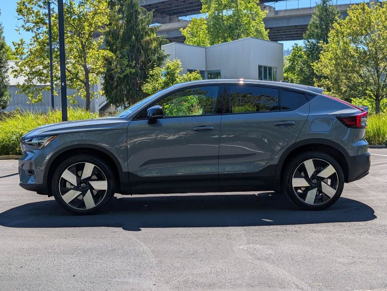 Used 2023 Volvo C40 P8 Recharge Ultimate w/ Protection Package Premier AWD/4WD image 4