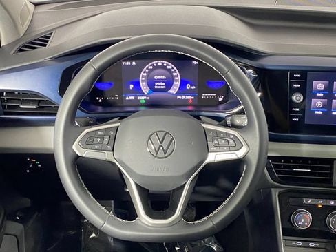 Used 2023 Volkswagen Taos SE w/ Panoramic Sunroof Package AWD/4WD image 18