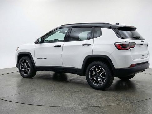 Used 2025 Jeep Compass Trailhawk AWD/4WD image 6