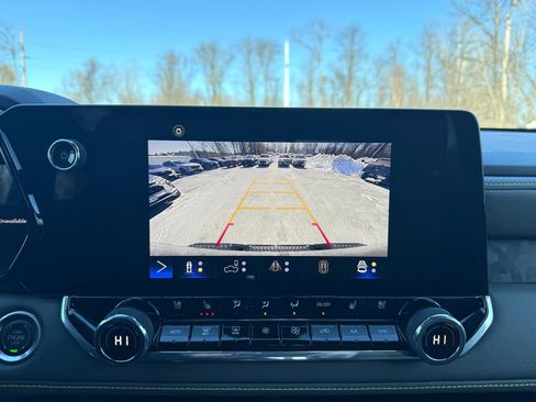 Used 2024 Chevrolet Colorado ZR2 w/ ZR2 Convenience Package III image 32