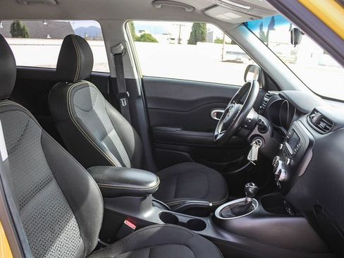 Used 2016 Kia Soul + image 16