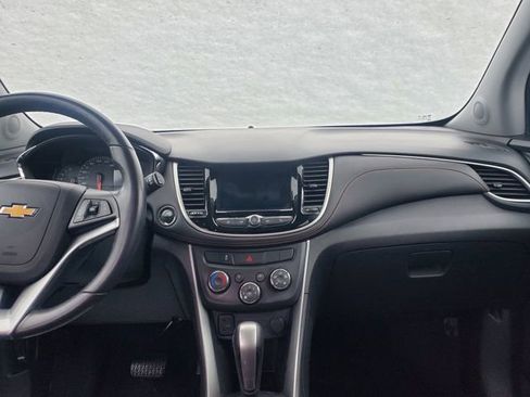 Certified 2022 Chevrolet Trax LT w/ Midnight Edition image 16