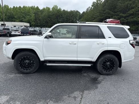 Used 2022 Toyota 4Runner SR5 Premium AWD/4WD image 4