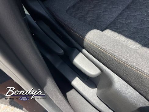 Used 2024 Chevrolet Equinox LT FWD image 17