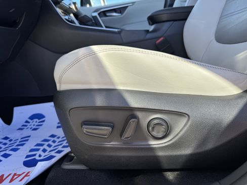 Used 2023 Toyota RAV4 XLE Premium image 12