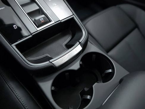 Certified 2025 Porsche Macan image 26