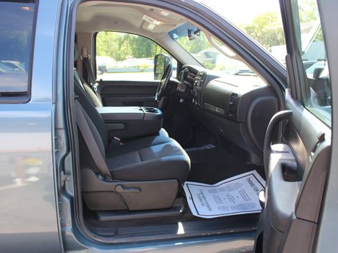 Used 2011 Chevrolet Silverado 2500 LT w/ Interior Plus Package AWD/4WD image 34