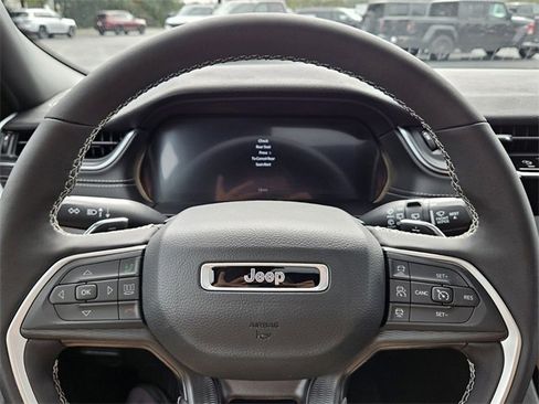 New 2025 Jeep Grand Cherokee Laredo X w/ Luxury Tech Group I image 13