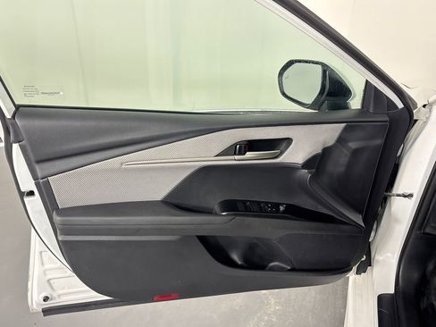 Used 2025 Toyota Camry SE w/ Convenience Package image 28