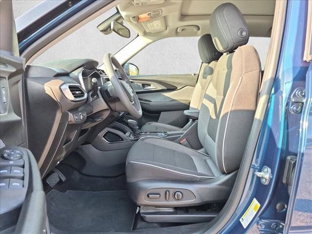 Used 2021 Chevrolet TrailBlazer LT w/ Sun and Liftgate Package FWD image 14