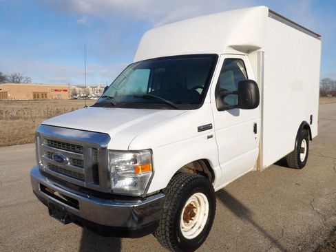 Used 2011 Ford E-350 and Econoline 350 Super Duty RWD image 3