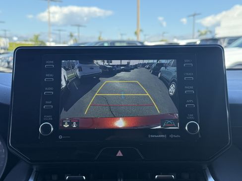 Used 2022 Toyota Venza LE image 24