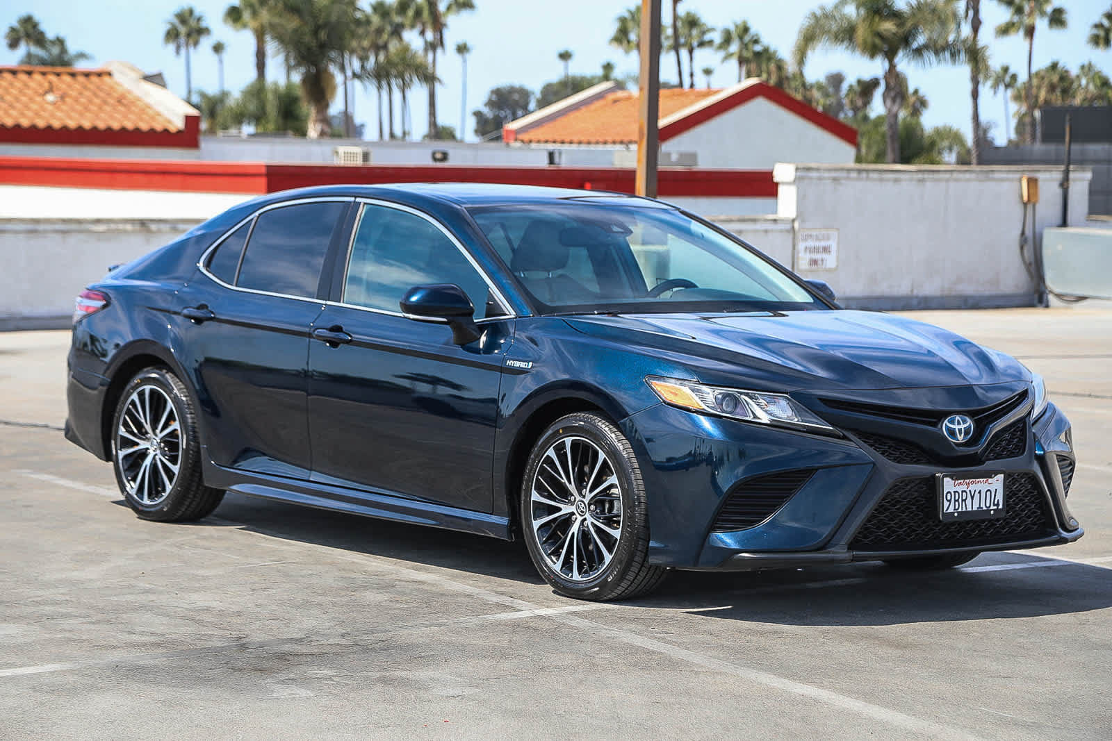 Used 2019 Toyota Camry SE w/ Audio Package FWD image 3