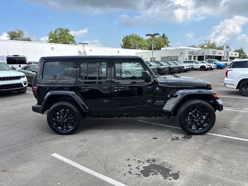 Used 2025 Jeep Wrangler Unlimited Sahara w/ Safety Group AWD/4WD image 27