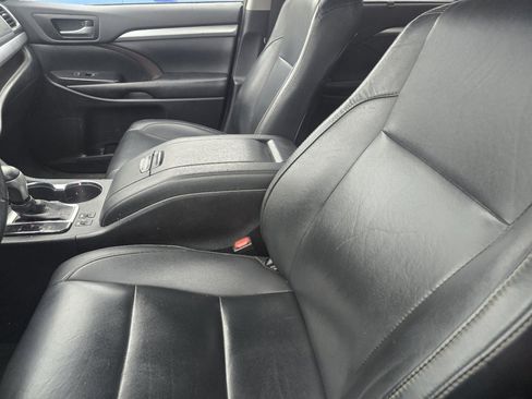 Used 2019 Toyota Highlander XLE AWD/4WD image 21
