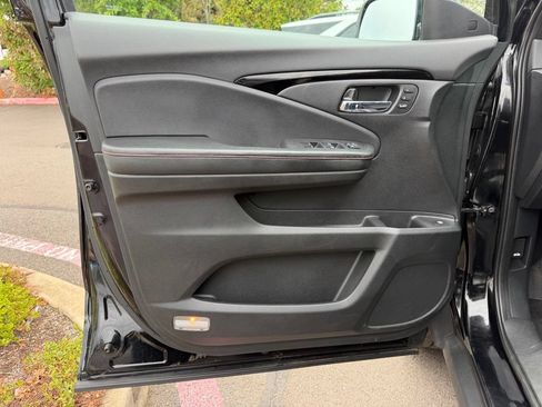 Used 2017 Honda Ridgeline Black Edition image 11